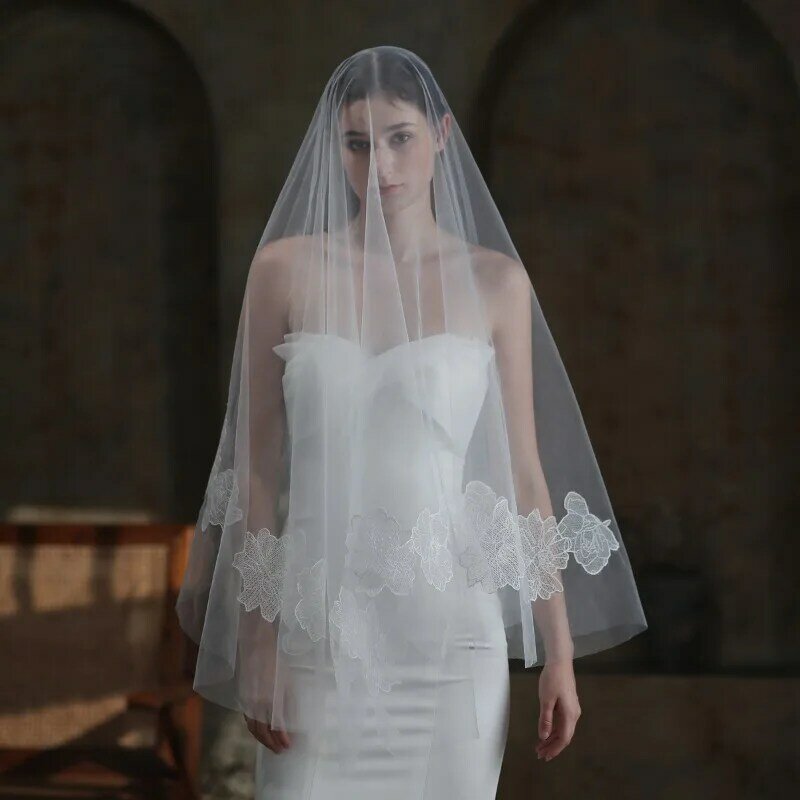 Кружевная свадебная вуаль в винтажном стиле средней длины без фотоэлементов