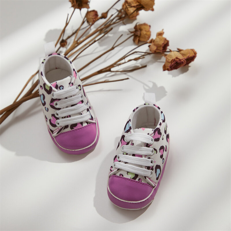 Tregren รองเท้ากระเป๋าสะพายผ้าใบทารกแรกเกิด0-18ม. รองเท้าลำลองส้นเตี้ยรองเท้าใส่เดินกันลื่นพิมพ์ลายดอกไม้ดาวเคราะห์ขนมปังขิงเสือดาว