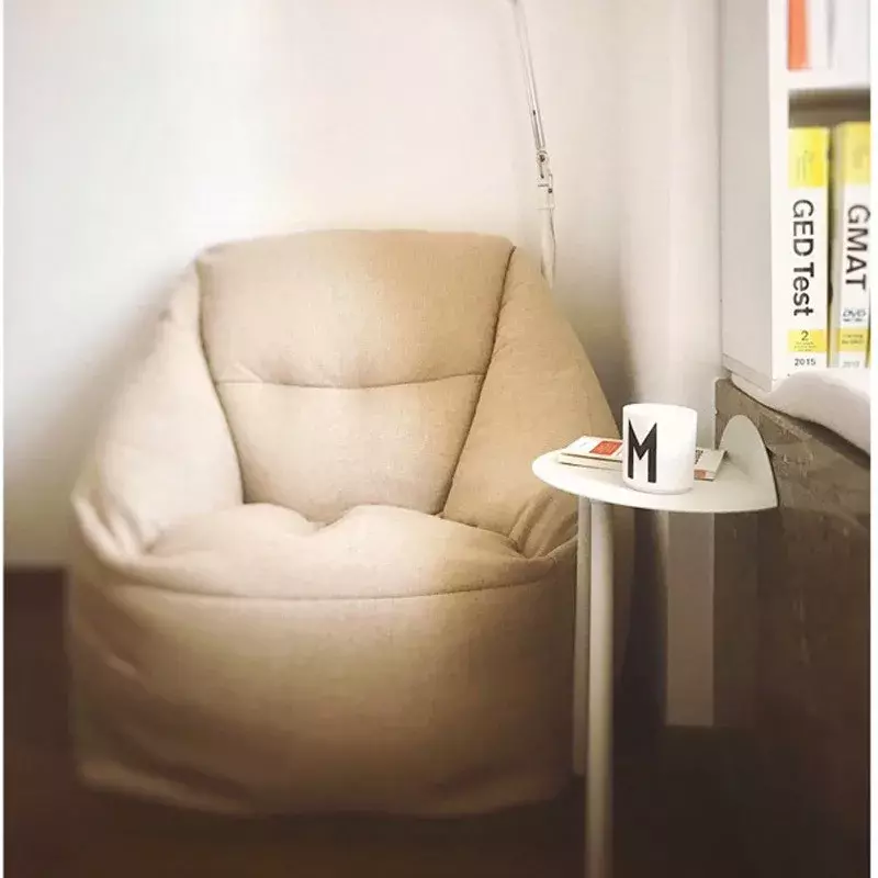 طاولة قهوة صغيرة مستديرة بسيطة من الشمال ، على الحائط ، قدم مرتفع ، طاولة بجانب غرفة النوم ، حديد مطاوع