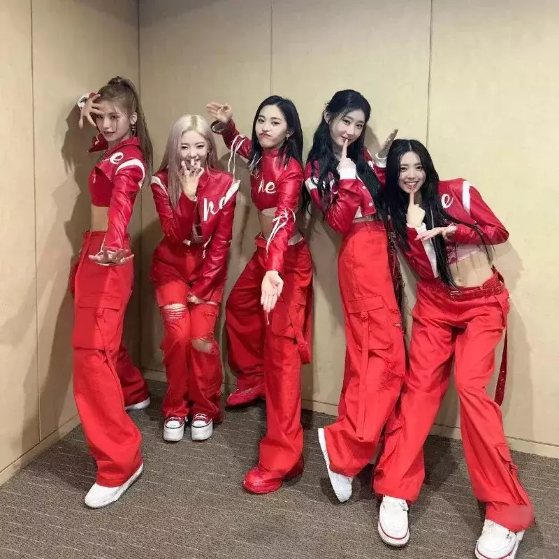 Kpop 걸 그룹 재즈 댄스 코스튬 의상, 섹시한 레드 지퍼 재킷, 스트레이트 와이드 레그 팬츠, 공연 의상, 한국 무대 착용