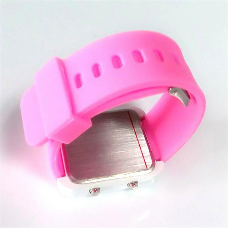 Jam tangan olahraga gesper dapat diatur baterai tombol penyetel persegi tali silikon uniseks tampilan LED jam tangan biner kasual