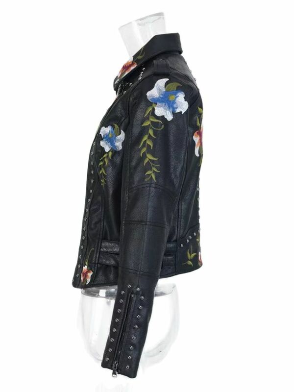 Куртка женская демисезонная из искусственной кожи с цветочным принтом и вышивкой