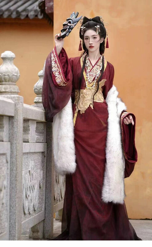 Figura piękna z serii Hanfu walczące królestwa szata z dekoltem i ciężkim haftowanym ogonem