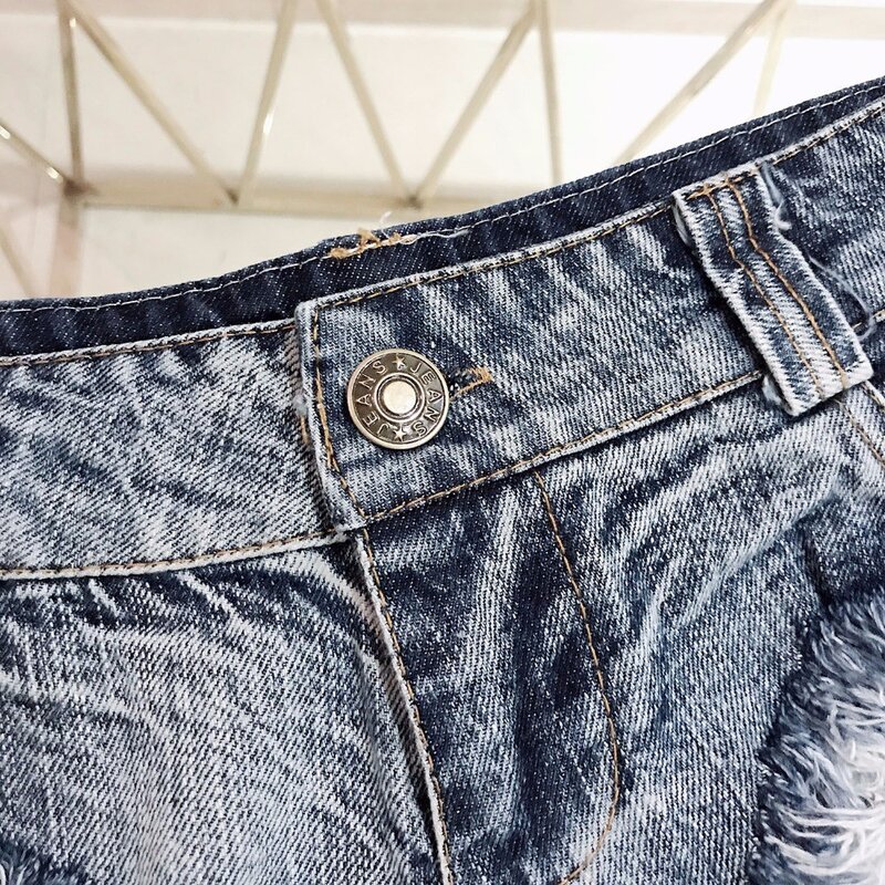 Qisin 2023 nowych kobiet Sexy niskiej talii dziura pomponem spodenki jeansowe dżinsy stringi krótki Feminino