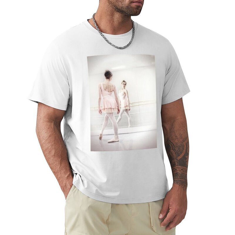 Camiseta gráfica com estampa animal masculina, Roupa estética para meninos, no espelho