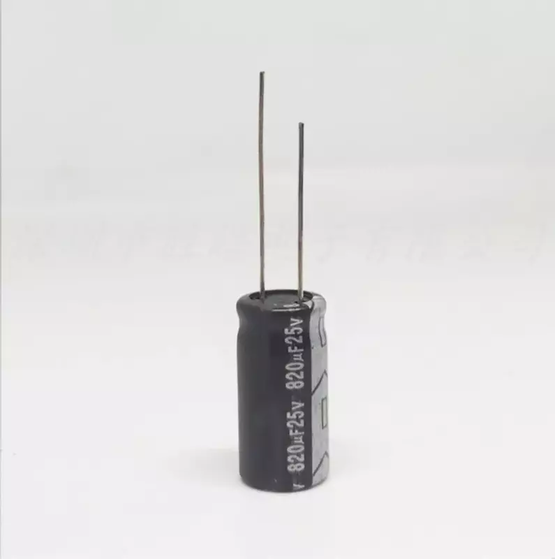(10 шт.) 25V820uF Series 10x20 мм 25V82 0uF Алюминиевый электролитический конденсатор высокого качества