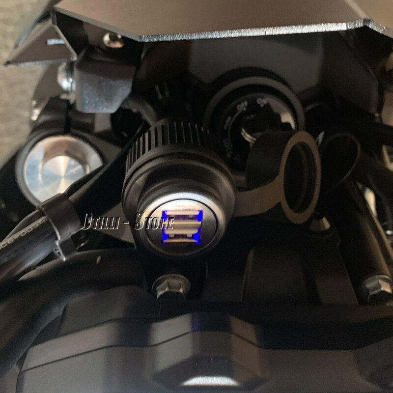 Adaptor pengisi daya sepeda motor soket catu daya USB Port ganda untuk BMW G310GS F650GS F700GS F850GS F800GS F900R C400X R18