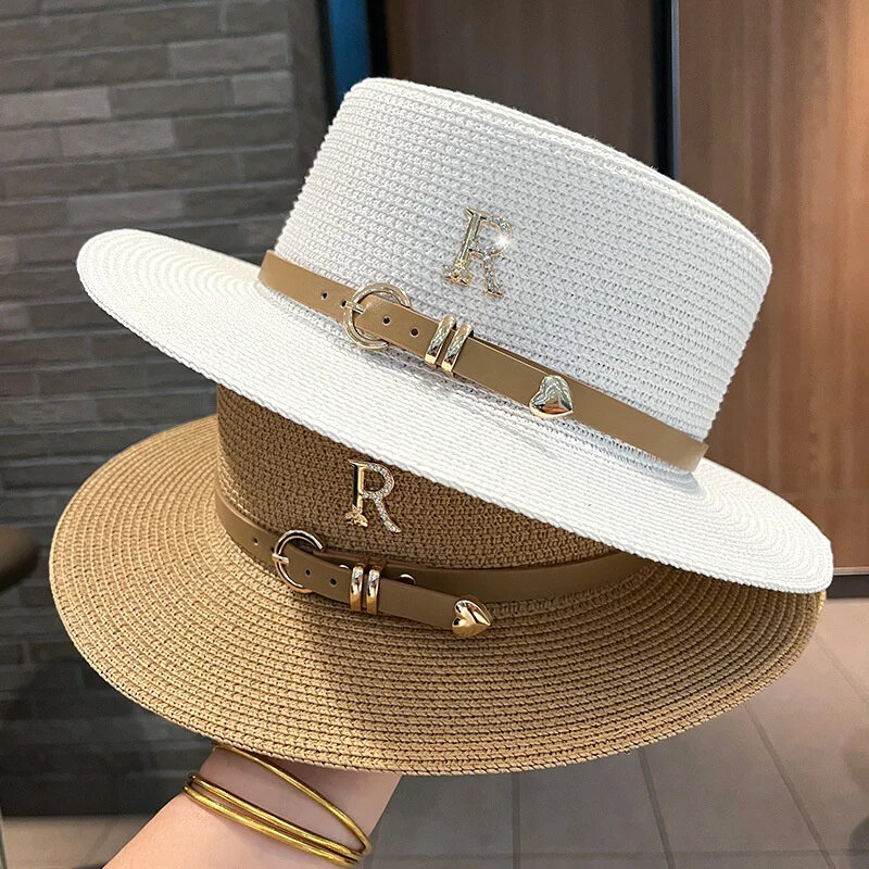 หมวกฟางแบบแบนสำหรับผู้หญิงหมวกบังแดดฤดูร้อนใหม่หมวกชายหาดหมวกบังแดดเหล็กรูปตัว R แฟชั่นหมวกนักพายเรือวันหยุดท่องเที่ยวของผู้หญิง