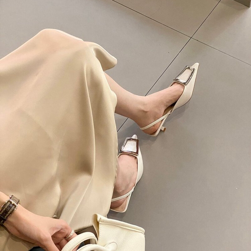 2024 letni projektant mody ze spiczastym noskiem damskie sandały elegancki metalowy klamry buty damskie sukienka zewnętrzna sandały na wysokim obcasie