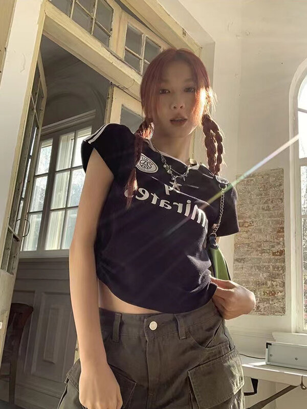 W stylu Vintage Harajuku nadrukowane litery Crop shirts damskie koreańskie modne koszulki z krótkim rękawem z bocznym rękawem Tee Y2K ubrania w stylu streetwear dziewczynek