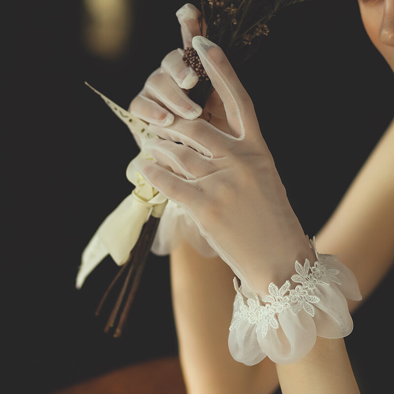 Luvas femininas luvas de renda cheia dedo luvas de tule curto etiqueta luvas elásticas folha de lótus sheers luvas de casamento preto