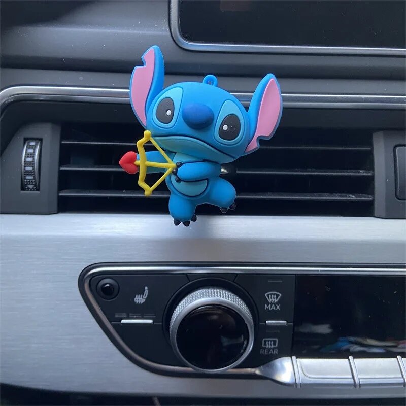 Disney Stitch Spiderman figurka Anime uchwyt na odświeżacz do samochodu samochód ozdabia odświeżacz do samochodu z kreskówek klips do odświeżacza zapach DiffuserI zabawka dla dzieci prezenty