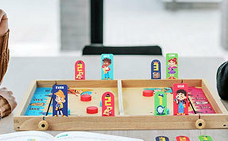 Mini Tischs piel Holz Hockey Schlinge Puck Eltern Kind interaktive Schlinge Schuss Hockey Brett Puck Spiel Punkte Karte für Kinder