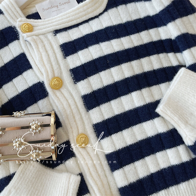 Suéter con hebilla de Metal a rayas de Color de contraste Retro para invierno, Top de punto de temperamento Delgado Irregular a la moda, nuevo 2022