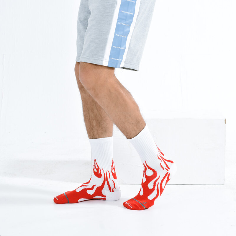 SPORT'S HOUSE Flame pattern calzini a tubo medio con suola in asciugamano traspiranti calzini sportivi traspiranti anti-attrito di tendenza della moda
