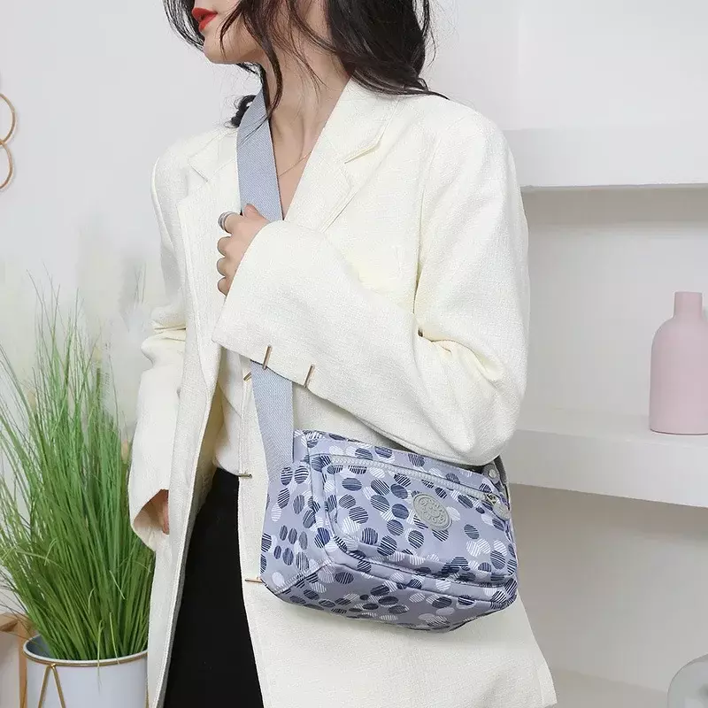 Женская сумка 2023, новая южнокорейская сумка через плечо для мамы, многослойная модная сумка через плечо для отдыха, модная Маленькая женская сумка