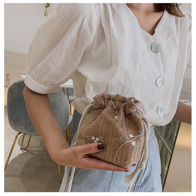 Fashion Small Shoulder Bags  Women Drawstring Straw Beach Bags Flower Embroidery Bags Ladies Lace Crossbody Handbags for Travel