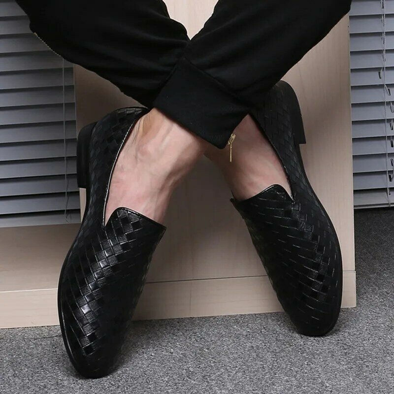 Mocasines de cuero formales para hombre, zapatos masculinos de estilo británico, para ir a la oficina y bodas, elegantes, de cuero coiffee, en color negro clásico, Sepatu Slip On Pria