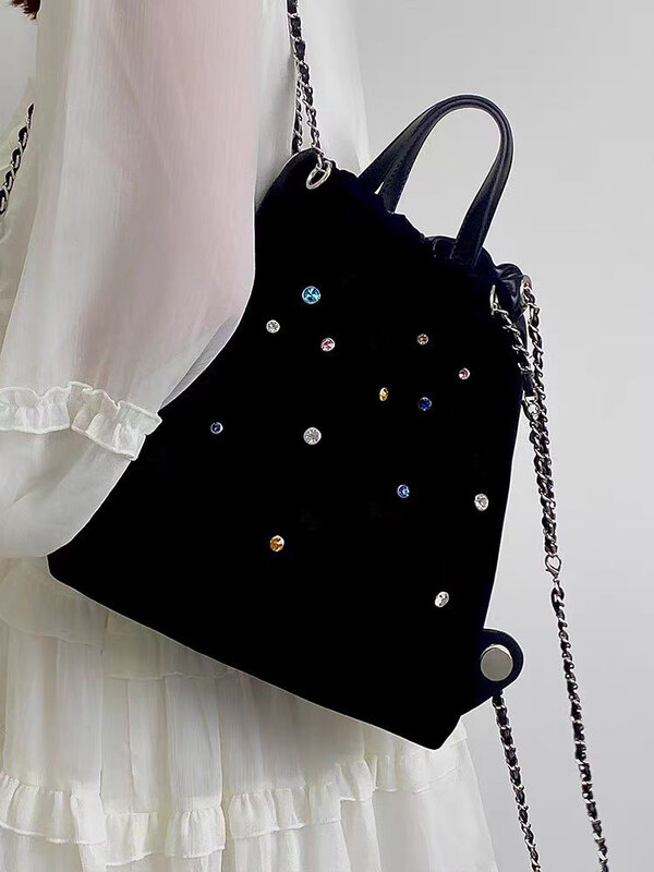 Nowy wzór łańcuszka plecak na co dzień moda skórzana dla kobiet dżetów łańcuszek o dużej pojemności czarny nit podróżny torba ze sznurkiem