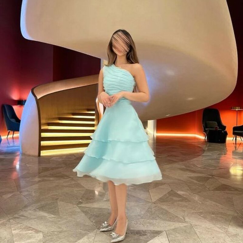 2023 бледно-голубое атласное Плиссированное вечернее платье длиной до колена на одно плечо с открытой спиной в стиле Саудовской Аравии
