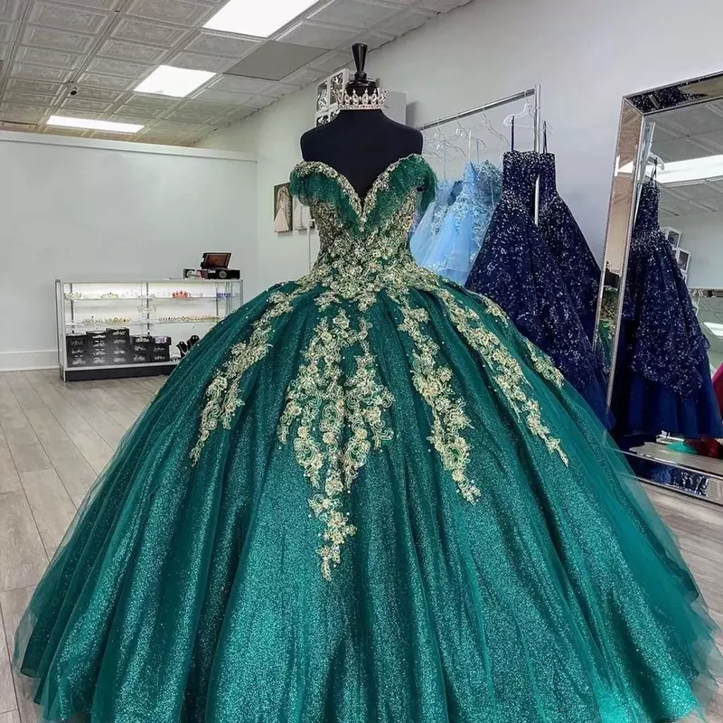 Zielona sukienka na Quinceanera suknia balowa z brokatowym tiulem z odkrytymi ramionami Vestido De 15 Anos słodkie 16 sukienki na przyjęcie gorące
