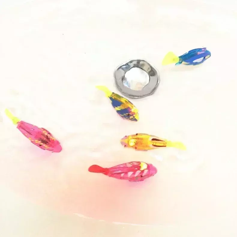 플래시 조명이 있는 전자 물고기 애완 동물 미니 바다 동물 전기 수영 물고기 장난감, 어린이 선물, 배터리 구동 물고기
