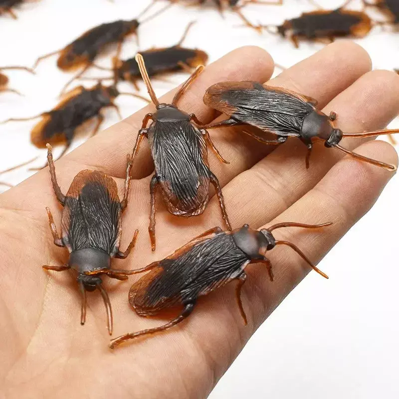 Artificial Fake Roaches Novelty Cockroach trick Prop Scary Insects Realistic Plastic Bugs Funny Halloween Party Spoof Decoration