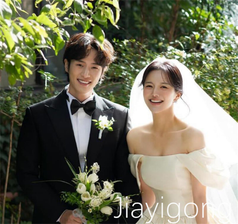 Jiayigong Simple Off-the-shoulder A-line Wedding Party Fold Satin Floor Length Sweep Brush Custom Wedding Dress