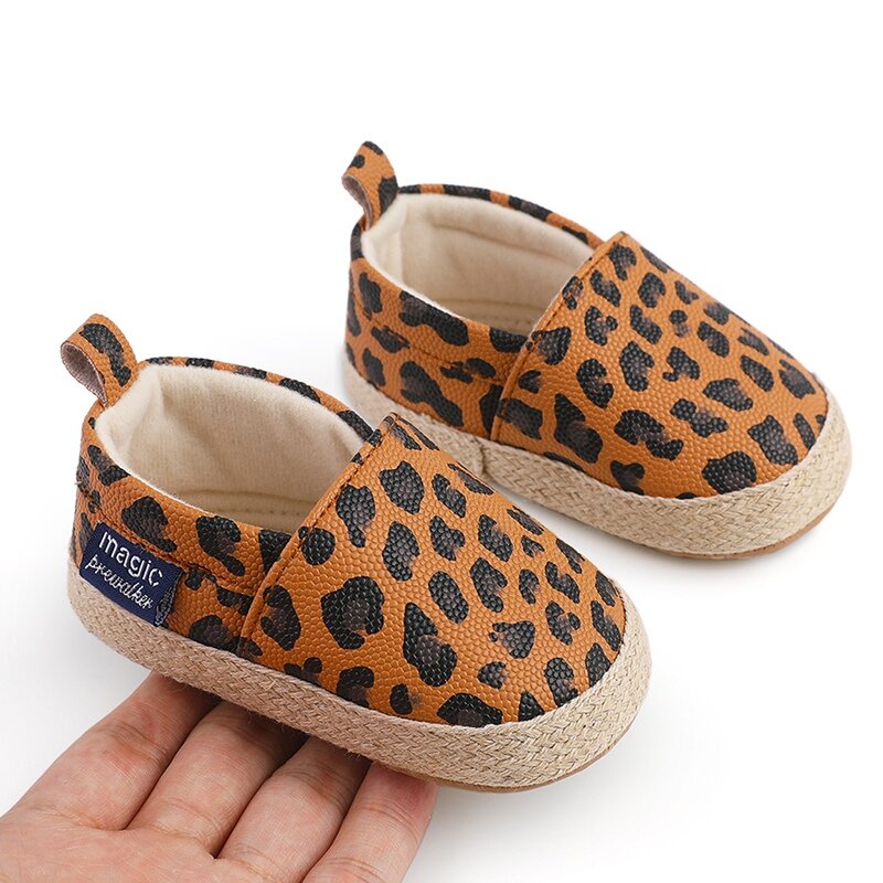 Sapatos estampados leopardo para menina, sapatos antiderrapantes, sapatos casuais para recém-nascidos, primavera e outono, para crianças de 0 a 18 anos