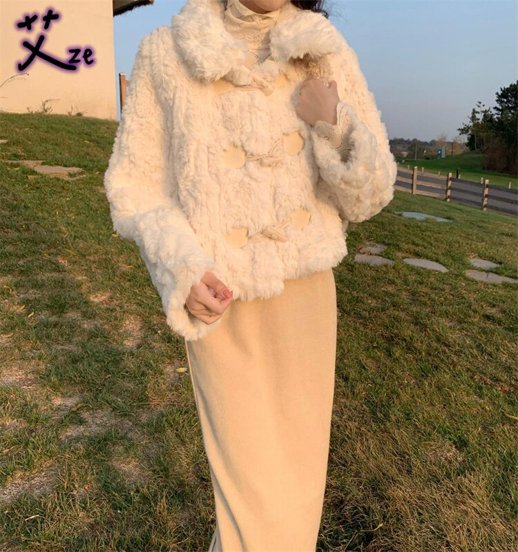 Mantel wol pendek gaya Korea wanita musim dingin, jaket Luaran bulu palsu termal tebal kancing tanduk kerah lipat