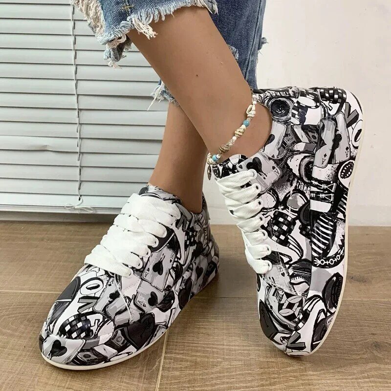 Women's Casual Sneakers 2023 Fashion New Painted Graffiti Lace Up Sports Shoes for Women Flat Pu Leather Ladies Running Shoes