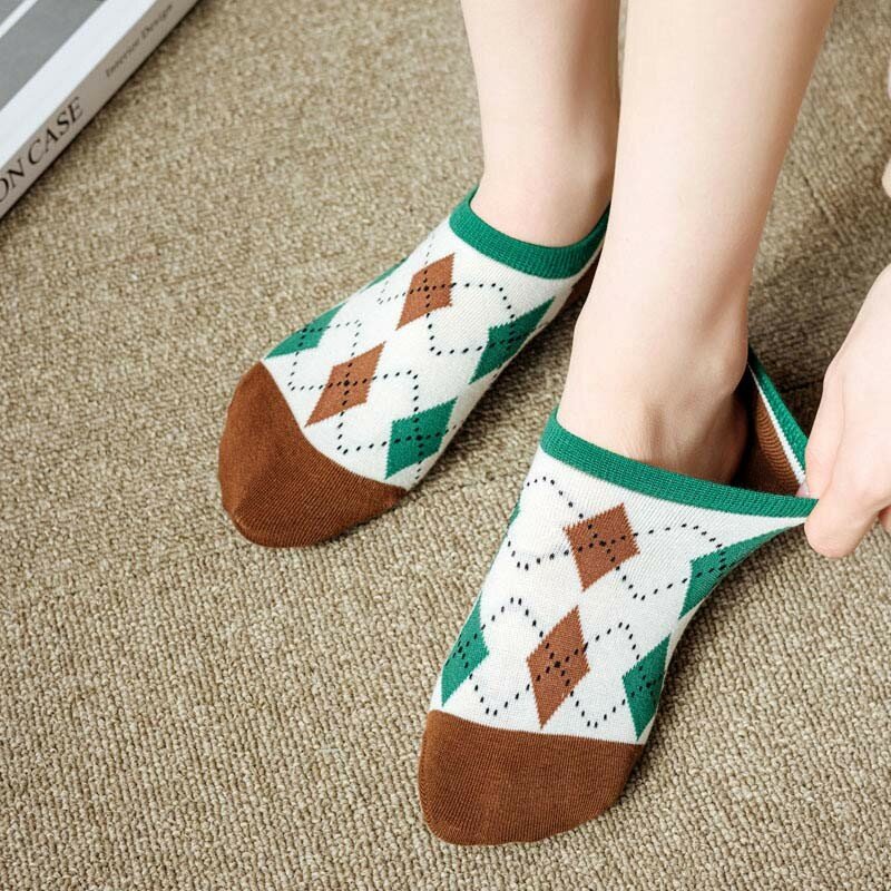 ถุงเท้าผ้าฝ้ายพิมพ์ลายเรขาคณิตสำหรับผู้หญิงถุงเท้าแบบ Comfort สไตล์อังกฤษแบบมองไม่เห็นลายทาง C104
