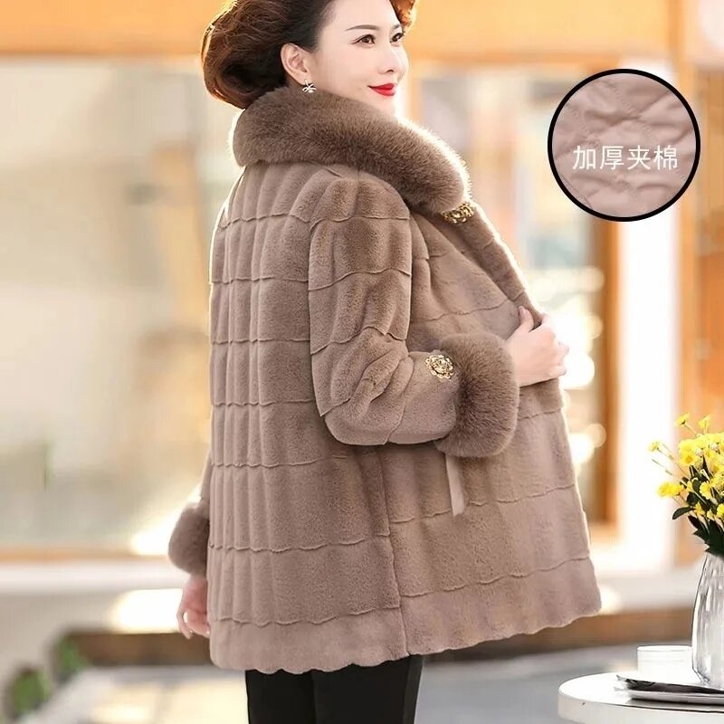 5XL cappotto di pelliccia sintetica da donna anziana di mezza età cappotto di visone danese invernale parka madre di media lunghezza giacca in pile di visone caldo spesso