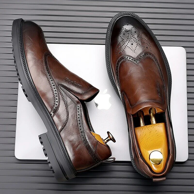 Sepatu pantofel pria, SNEAKER KULIT gaya Eropa dan Amerika ujung lancip kasual klasik untuk pernikahan Oxfords untuk lelaki