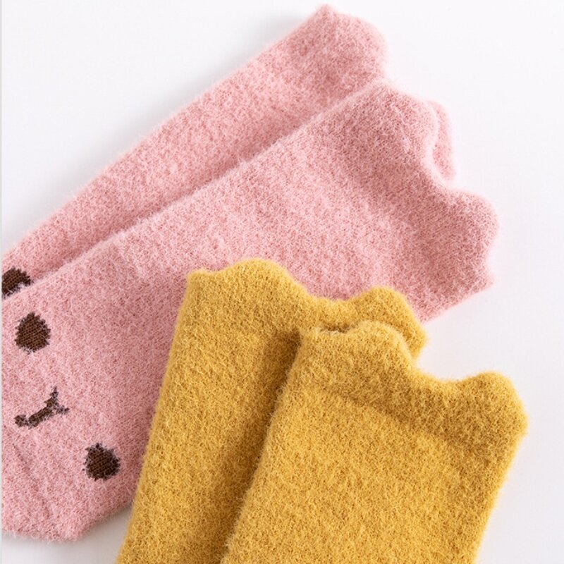 Neugeborene Baby warme Socken mehrfarbige mittlere Stil schöne Jungen Mädchen Winter rutsch feste Socken Innen haus