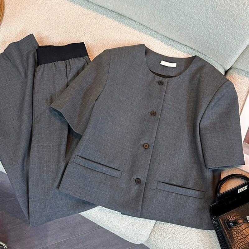 Conjunto informal de moda coreana para mujer, traje de manga corta, ropa de verano combinada con un conjunto completo de dos piezas adelgazantes, novedad de 2024