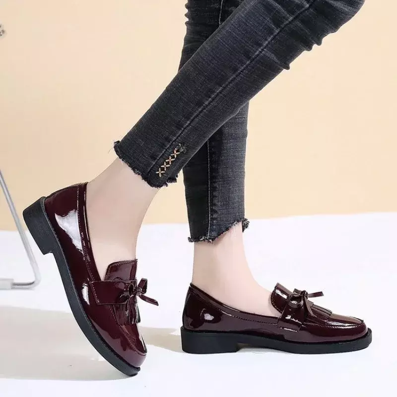 Scarpe da donna mocassini da donna brevettati nappa britannica scarpe basse da donna Casual Bowknot scarpe piccole in pelle comode Zapatos