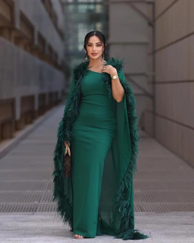 Elegante grüne Abendkleid Ein-Schulter-Scheide Abendkleider mit Feder schal bodenlangen Satin Party kleider für Frauen