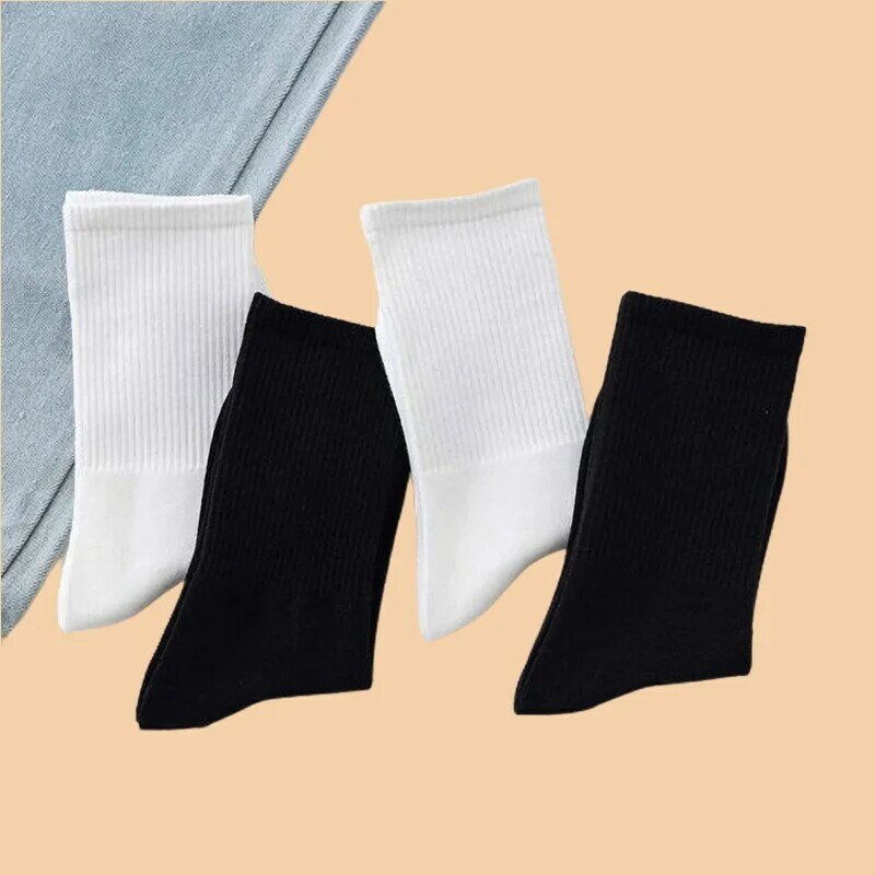10 pasang kaus kaki pria, hitam dan putih kesederhanaan Fashion tabung tengah Streetwear lembut bernapas katun kasual kaus kaki