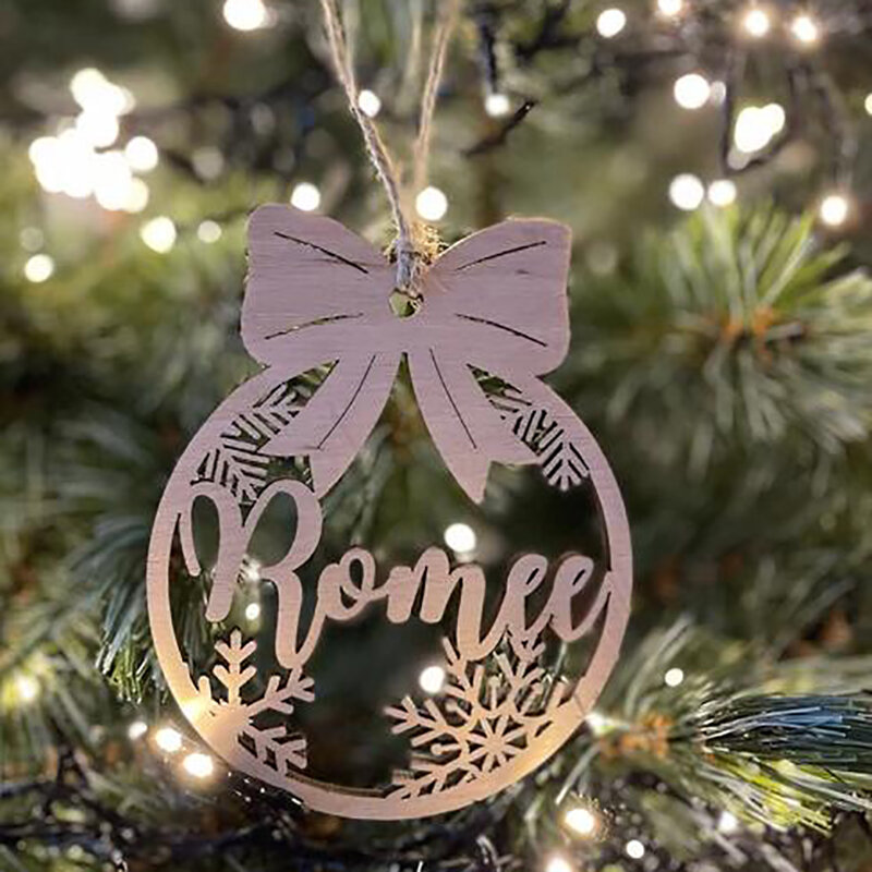 Adorno colgante de madera para árbol de Navidad, adorno personalizado con diferentes nombres, decoración navideña, regalo artesanal, 2023