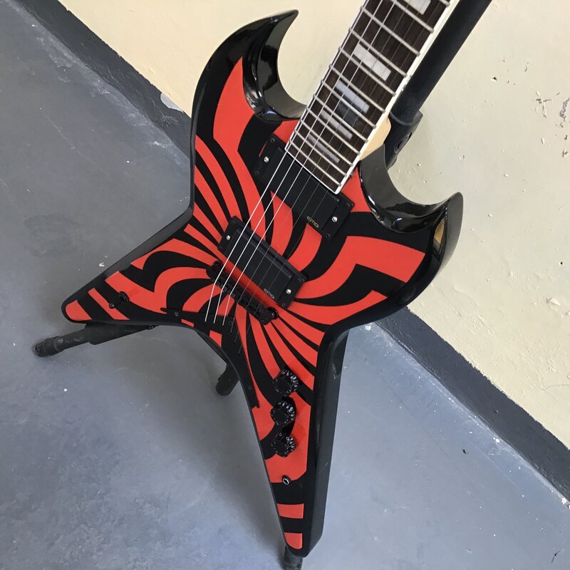 Electric guitar will be shipped immediately after placing an order free shipping 6 strings Guitars black hardware  guitarra
