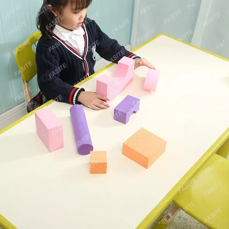 Juego de escritorios y sillas de plástico para jardín de infantes, mesa de dibujo de grafiti para el hogar, escritorios de aprendizaje para niños