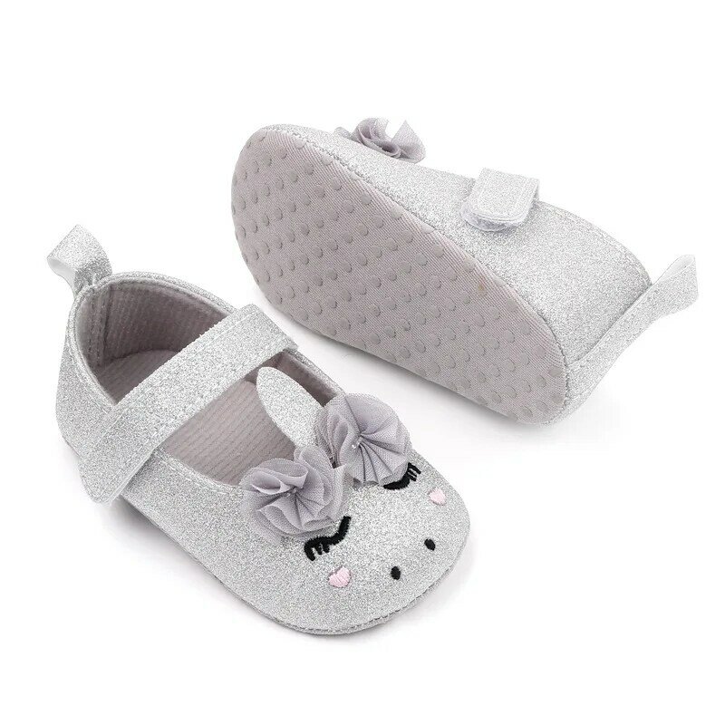 Sapatos unicórnio com sola macia para a menina, sapatos de princesa com design de flores, bonito e doce, para recém-nascido, para o bebê