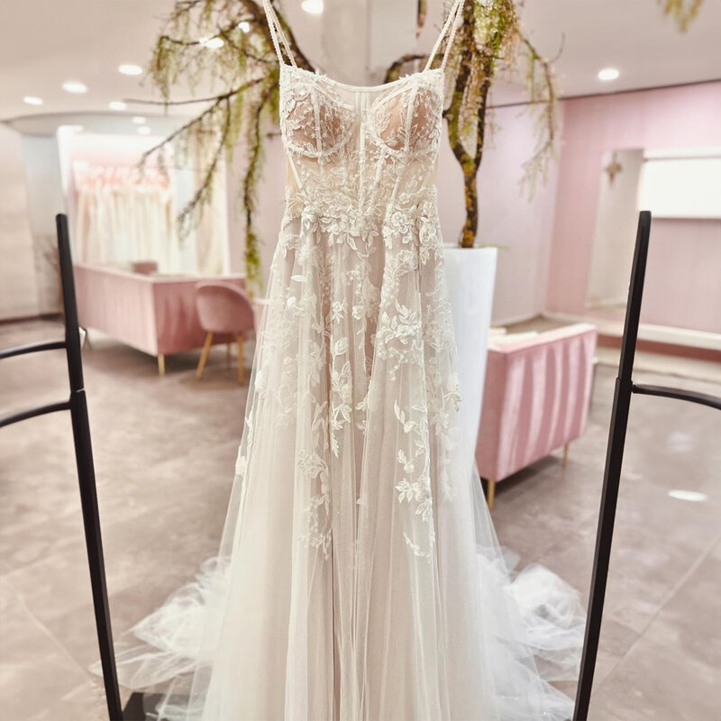 Strapless Floral Applique Lace Tulle Pleated Wedding Dress for Women A-line Court Illusion Princess Wedding Gown robe de mariée