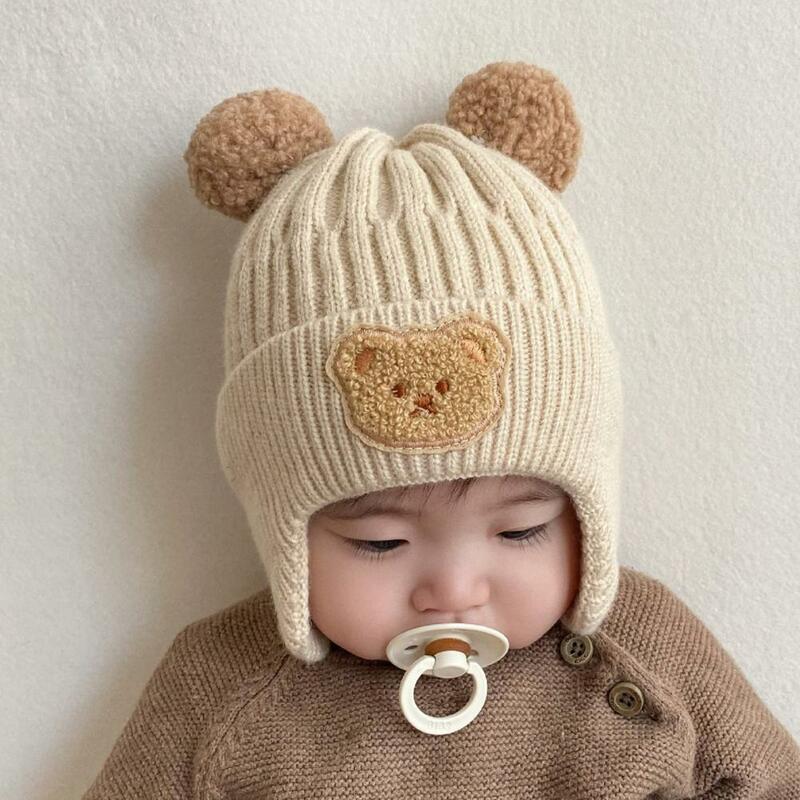 Cappello invernale per bambini protezione per le orecchie Cartoon Bear peluche Ball cappello lavorato a maglia spesso caldo morbido Unisex Baby Beanie Cartoon