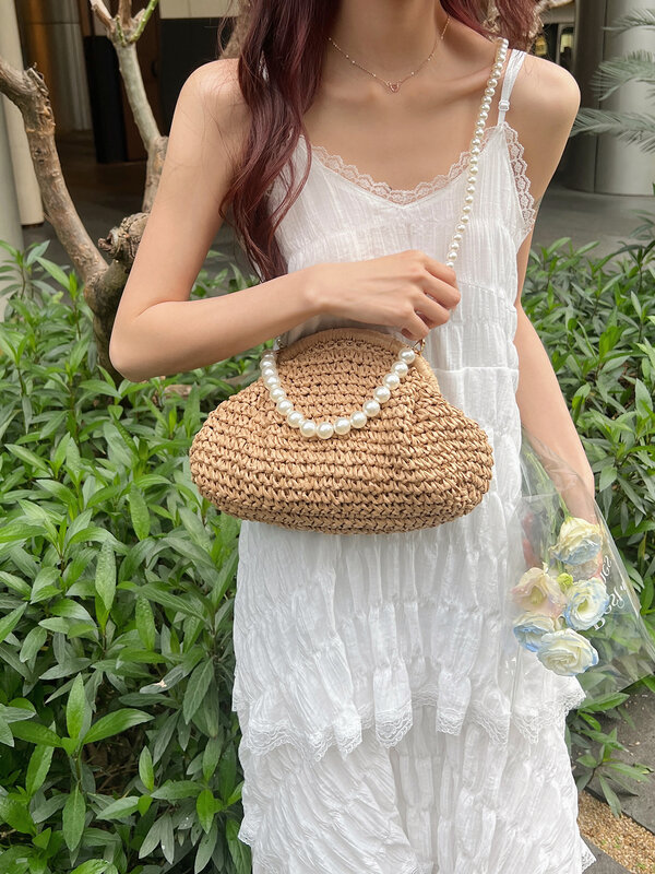 Sommer kleine Strohs äcke für Frauen handgemachte Strand Umhängetaschen koreanische Mode Perlen gewebte Handtaschen Umhängetaschen