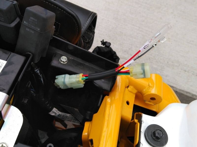Divisor de toma de corriente para motocicleta, enchufe Original sin cable de Corte para llevar electricidad, para Honda CB1000RR, CB400X, NC750