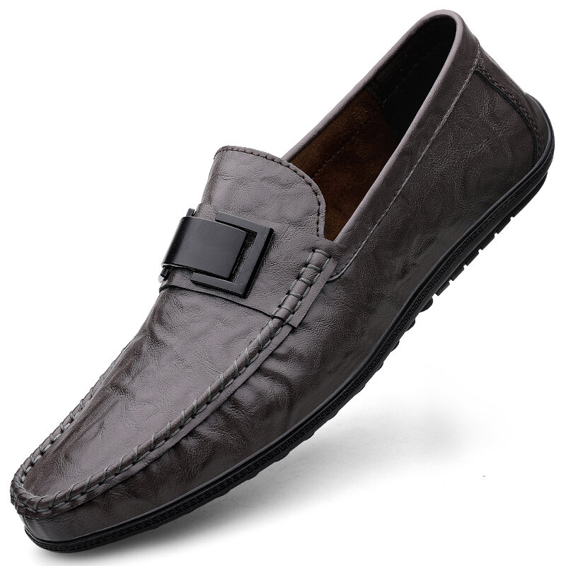 Sepatu pantofel pria Slip On kasual kulit sepatu kasual musim semi musim panas sepatu Hombre Loafer merek mewah sepatu desainer Italia