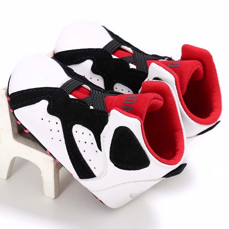 Sneakers Lembut untuk Bayi Laki-laki Sepatu Baru Lahir Kulit PU Sepatu Pertama Berjalan Bayi Perempuan Tempat Tidur Bayi Olahraga Antiselip Sneakers Balita Bayi