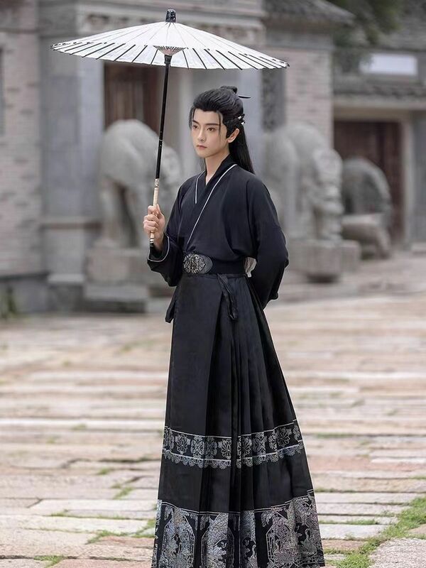 Hanfu สีดำของผู้ชายย้อนยุคชุดเสื้อผ้า2ชิ้นสำหรับใส่เล่นบทบาทในงานเทศกาลของผู้ชายกระโปรงหน้าม้าแบบย้อนยุค